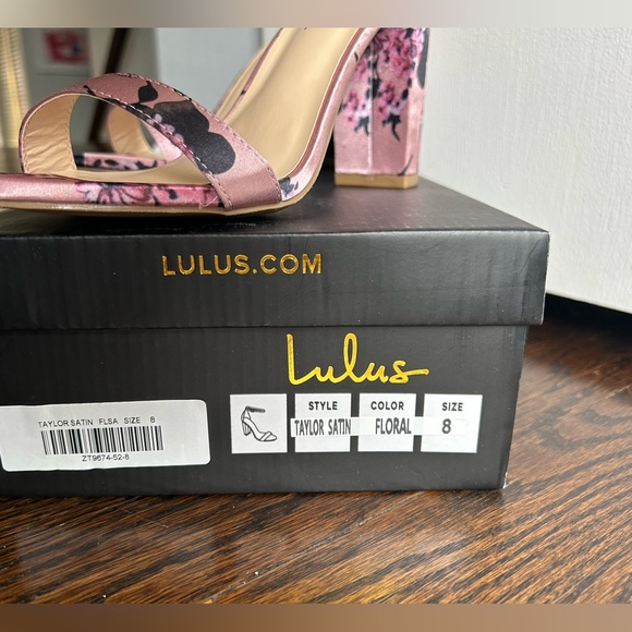 NIB Lulus Taylor Satin Floral Heel- Size 8 - Picture 5 of 6